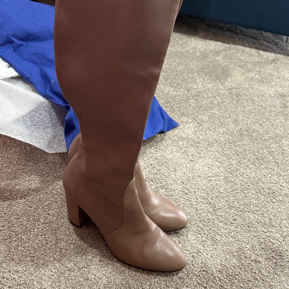 Stuart Weitzman Tan Knee-High Boots - Picture 5 of 9